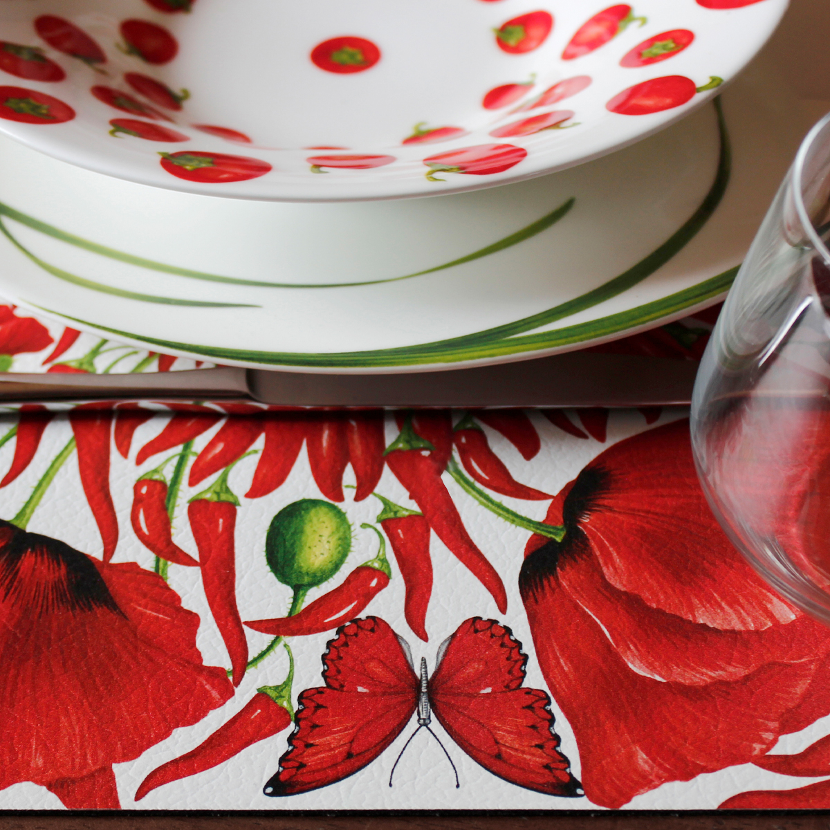 Set Tovaglia 150x150 Cm + 4 Tovaglioli - Hogarys Rosso - Poliestere Ecoprint - Fatto In Europa